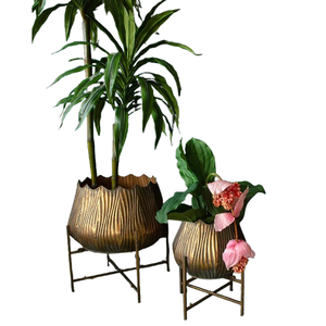 Jardinière en métal avec support Lot de 2 jardinières rondes en cuivre au design unique sur support en métal pour jardin Impression personnalisée - Product Image 5