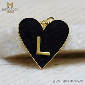 Amarillo Vermeil 925 Plata negro esmalte en forma de corazón inicial L encanto fino colgante joyería al por mayor, joyería para regalos - Product Image 2