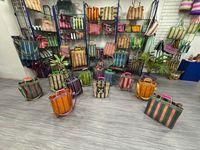 Pochette de toilette cosmétique réutilisable écologique en nylon recyclé de haute qualité avec poignée, sac de plage de voyage rayé personnalisé