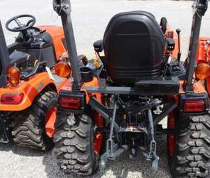 TRACTEUR AGRICOLE 2025 POLYVALENT B2601HSD UTILISÉ LÉGÈREMENT AVEC SYSTÈME D'ENTRAÎNEMENT 4WD AVANCÉ CARACTÉRISTIQUES DE SÉCURITÉ AVANCÉES POUR UNE UTILISATION À LA FERME - Product Image 2