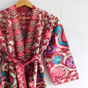 Bata Larga Corta Reversible de Algodón Bordado Suzani Hecha a Mano para Mujer, Estilo Bohemio Étnico, Ecológica, para Otoño e Invierno - Product Image 6