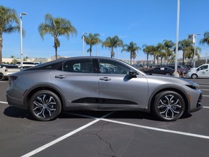 รถยนต์มือสองปี 2023 รุ่น Crown XLE พร้อมสมรรถนะเครื่องยนต์ที่ยอดเยี่ยมและที่นั่งที่สะดวกสบาย - Product Image 4