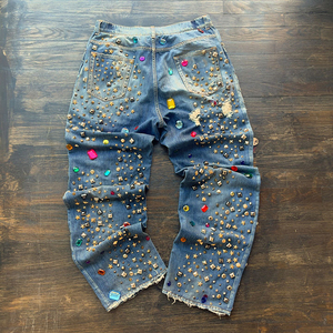 กางเกงยีนส์ขาตรงสำหรับผู้ชายกางเกงยีนส์แบบไม่ตัดกระดุมประดับด้วยพลอยเทียมสโตนสำหรับผู้ชายผลิตตามสั่ง - Product Image 3