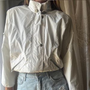 Veste coupe-vent en nylon vintage pour femme, beige, col montant, fermeture éclair intégrale, fermeture à pression, légère, vêtement de sport décontracté - Product Image 3