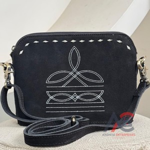 2024กระเป๋าสะพายข้างหนังกลับสีดำสำหรับผู้หญิงกระเป๋าสะพายข้างความจุขนาดใหญ่ - Product Image 1