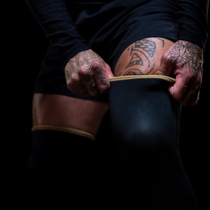 Manchons de genou en néoprène de couleur unie 7MM Push Up Bodybuilding Trainer Power-lifting Heavy Knee Sleeve Support - Product Image 6