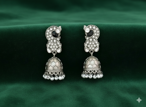 Boucles d'oreilles Jhumka en argent oxydé de style antique, bijoux fantaisie traditionnels pour femmes et filles - Product Image 4