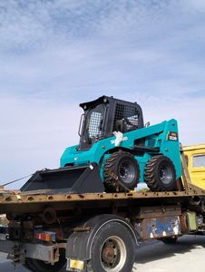 Pour Sunward SWL 3230 Skid Steer Loader High Work Efficiency Mini Wheel Loader avec Kubota Engine Key Core Components Inclus - Product Image 5