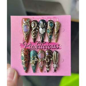 Unghie Finte Golden Relic: Aggiungi un Tocco Lussuoso al Tuo Nail Art - Product Image 1