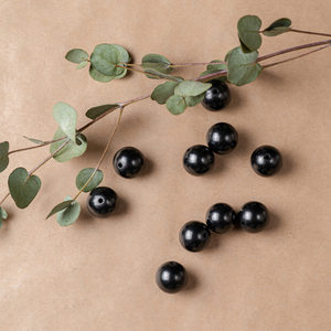 Cuenta pulida redonda Shungite Ø 0,32 in (8mm), Agujero Ø 0,06 in (1,5mm) - Product Image 1