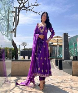 Conjunto de Salwar Dupatta de Lujo para Niñas, de Seda, Algodón y Satén, para Festivales, con un Impresionante Diseño Estampado, Tendencia de Chifón, Temporada de Verano - Product Image 5