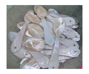 Elegante juego de cucharas hechas a mano: cuchara de nácar natural para cenar, cuchara de nácar de lujo sostenible - Product Image 1