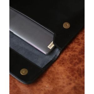 Housse pour ordinateur portable en cuir artisanal exclusif, organisateur technologique en cuir véritable de qualité supérieure avec un style intemporel, fabriqué à la main en Indonésie - Product Image 3