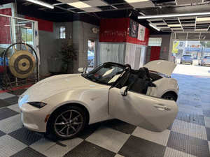 Roadster compact à propulsion arrière Grand Touring 2024 d'occasion, intérieur haut de gamme, maniabilité fluide avancée, NEDC 601-700 km, 200-250 kW - Product Image 3