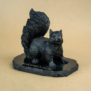 Figura de ardilla de shungita - Product Image 3