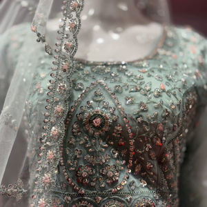 Lehenga de vêtements de fête de couleur claire avec Big Flair Heavy Bits Work et broderie à la main complète sur tissu en filet - Product Image 1