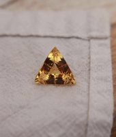 Produsen Jaipur warna alami Citrine triliun segitiga potongan segi batu permata kuning oranye bersertifikat untuk November