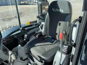 LIVRAISON GRATUITE MINI-EXCAVATRICE KUBOTA KX040-4 40 CV CABINE CLOSERÉE APPROUVÉE EPA CE Moteur hydraulique auxiliaire Pompe à engrenages PLC. - Product Image 2