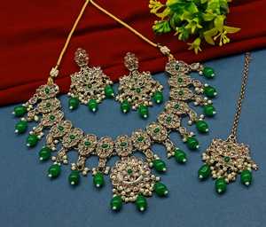 Nouveau design plaqué or traditionnel goutte perle et pierre cloutée boucle d'oreille Mangtika collier ras du cou ensemble et ensemble de bijoux pour femmes - Product Image 3