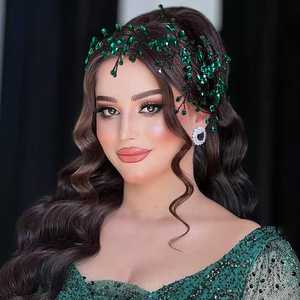 Serre-tête Bridella BHP65 en strass rouge avec fleurs élégantes - Confortable et maintien sûr pour mariages, bals de promo et événements formels - Product Image 3