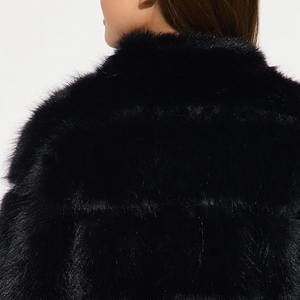 Chaqueta de piel sintética para niñas Tela de felpa suave Acogedor y cómodo Cierre de cremallera de piel sintética Diseño moderno y elegante Logotipo personalizado - Product Image 4