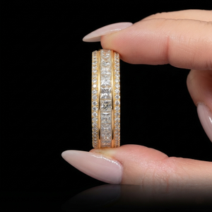 LILABA ENTERPRISE Bague pour femme en or jaune 18 carats avec diamants de laboratoire taille princesse et pierres latérales, clarté F VVS2, certifiée IGI - Product Image 1