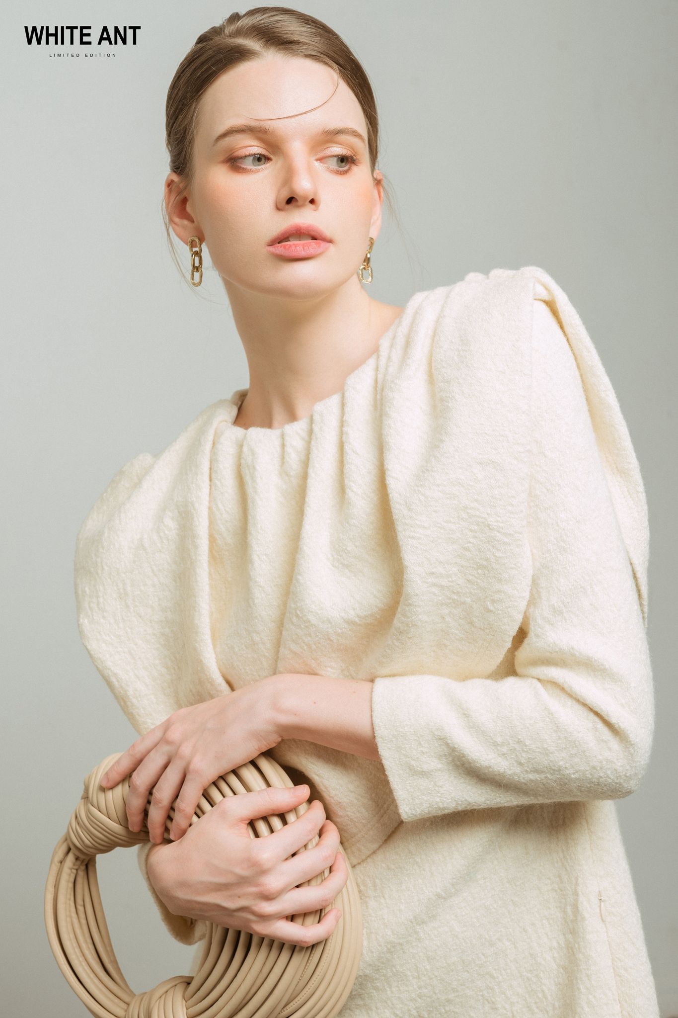 สีขาวมุก