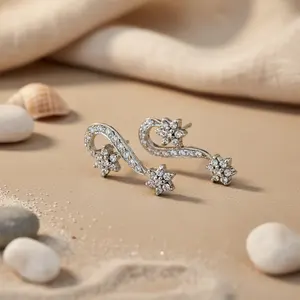 Pendentif en cristal argenté à fleurs plaqué or 18 carats pour femmes, pour les fêtes, avec diamant poire, motif floral élégant pour cadeaux - Product Image 1