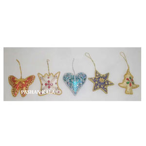 Material de tela hecho a mano Zari bordado árbol de Navidad adorno colgante con trabajo de cuentas utilizado para decoración del hogar y regalos - Product Image 1