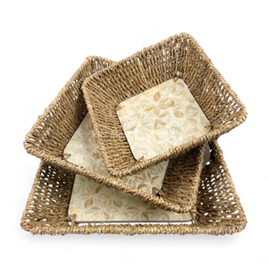 Plateau décoratif de style bohème en rotin avec incrustation de nacre, design flexible, bord en jonc de mer fait à la main pour la présentation de table et le service de nourriture - Product Image 6