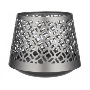 Farol de metal plateado antiguo y portavelas colgante para decoración del hogar, soporte de metal para velas votivas con un patrón de recorte único. - Product Image 1