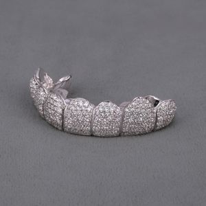 Nuestra exclusiva colección de Grillz de diseñador hecho en plata de ley 925 con diamantes de moissanita para su estilo único - Product Image 5