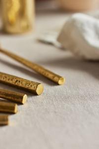 Ensemble de couverts en acier inoxydable à poignée texturée finition dorée avec cuillère et fourchette pour la salle à manger, la cuisine et le service - Product Image 2