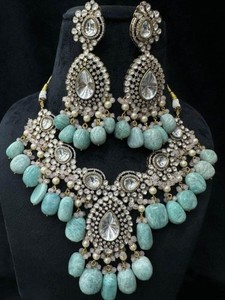 Conjunto de collar Polki de diseñador de lujo chapado en oro con pendientes joyería nupcial para celebración de boda y fiesta - Product Image 2