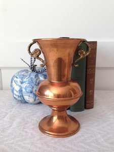 Vase à fleurs vintage en laiton de cuivre antique fini parfait pour la décoration de table de jardin et d'extérieur de balcon élégant - Product Image 2