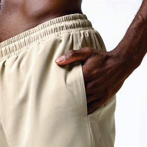 Pantalones cortos de 5 pulgadas esenciales de arena de tela ligera que absorbe la humedad con paneles laterales de contorno y pantalones de malla interior - Product Image 4