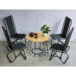 Conjunto CBCF290 de Mesa de Café de Madera de Caucho y 4 Sillas Plegables de Malla para Restaurante - Product Image 5