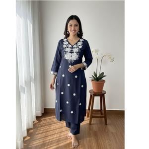 Conjunto de Kurti y Pantalón de Diseño Elegante Más Vendido, con Algodón Khadi y Hermoso Bordado, para Vestimenta Tradicional y Eventos Especiales - Product Image 1