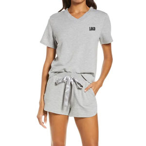 Conjunto de pantalones cortos personalizados de alta calidad para mujer, conjunto de pantalones cortos de poliéster sostenible anticontracción con cuello redondo para mujer, conjunto de pantalones cortos de moda para mujer - Product Image 1