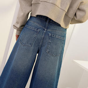 Short en jean à imprimé gaufré personnalisé pour femmes Short en jean taille haute à boutons Short en jean à jambe droite - Product Image 4