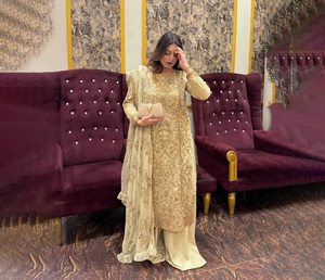 Salwar Kameez Dupatta Pakistaní de Diseño para Mujer, Color Beige, Bordado, de Piel Sintética Reversible y Elástica, para Invierno/Verano, Hasta la Rodilla - Product Image 1