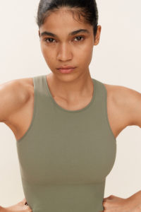 Vente en gros d'usine de soutien-gorge de sport pour fitness grande taille côtelé au dos couvert ensemble de 2 pièces de leggings de yoga personnalisés pour femmes - Product Image 5