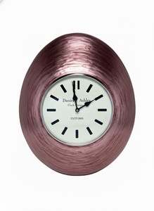 Horloge murale ovale moderne en cuivre martelé, horloge analogique silencieuse en métal de luxe en forme d'œuf pour la décoration du salon, style industriel rétro nordique - Product Image 5