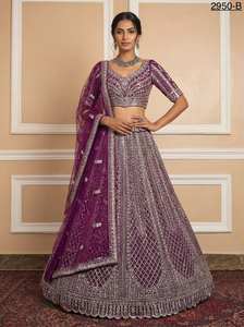 Lehenga Choli Tradicional de Moda para Novias Indias con Lentejuelas y Bordado de Hilo para Fiestas - Product Image 4