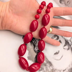 Collar de Resina de Alta Calidad, Diseño Moderno, Hecho a Medida, a Buen Precio - Product Image 1