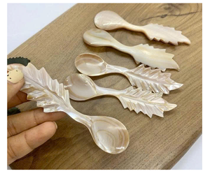 Cuchara decorativa de nácar para servir aperitivos y postres en eventos de bodas y fiestas - Product Image 4