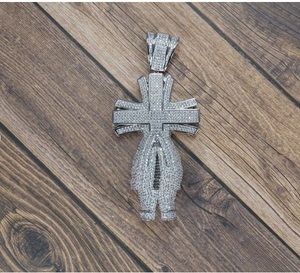 Pendentif pour homme en argent sterling 925 plaqué or jaune 14K avec breloques de fête élégantes et croix et pointeur en diamant Moissanite VVS - Product Image 1