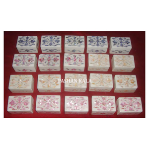 Boîte de rangement de bijoux en marbre blanc nacre naturelle dans des articles de luxe Design et incrustation différents exclusifs - Product Image 1