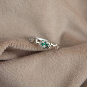 Bague minimaliste légère en argent sterling 925 pour femme, en forme de cœur, avec zircon cubique serti à griffes, bijou à porter au quotidien - Product Image 4