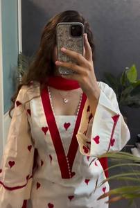 Robe trapèze pakistanaise élégante pour femme Tissu en coton doux avec broderie et fente latérale Vêtements ethniques tendance pour l'hiver et l'été - Product Image 2